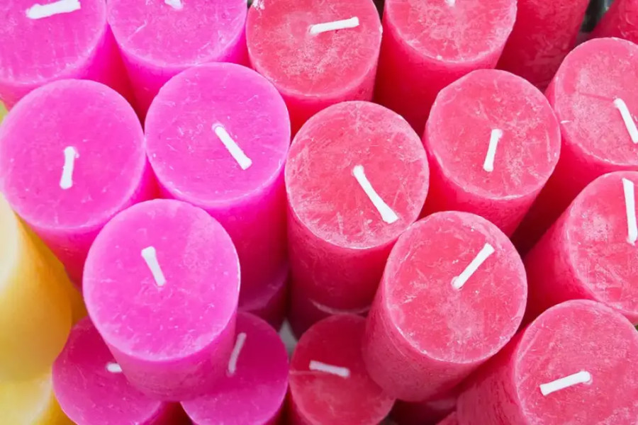 Pembe renkli mumlar.