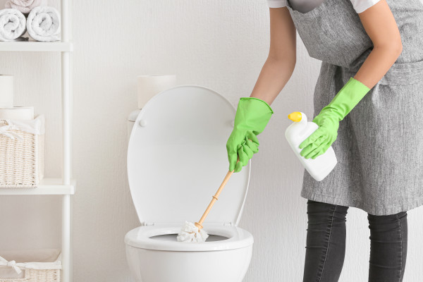 15 Dakikada Banyo Temizliği: Hızlı ve Etkili Yöntemler